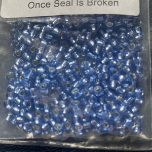 TOHO Bead Round 8/0 Silver - lined light Sapphire Pack